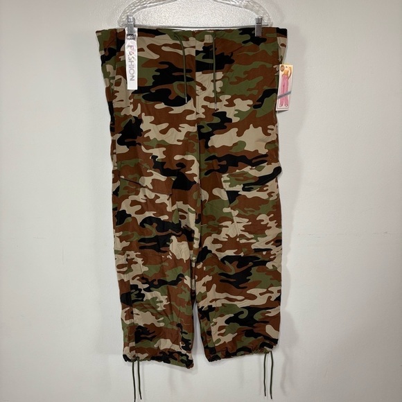 Tinseltown Pants - Tinseltown Camo Print High Rise Wide Leg Parachute Cargo Pants Size M NEW